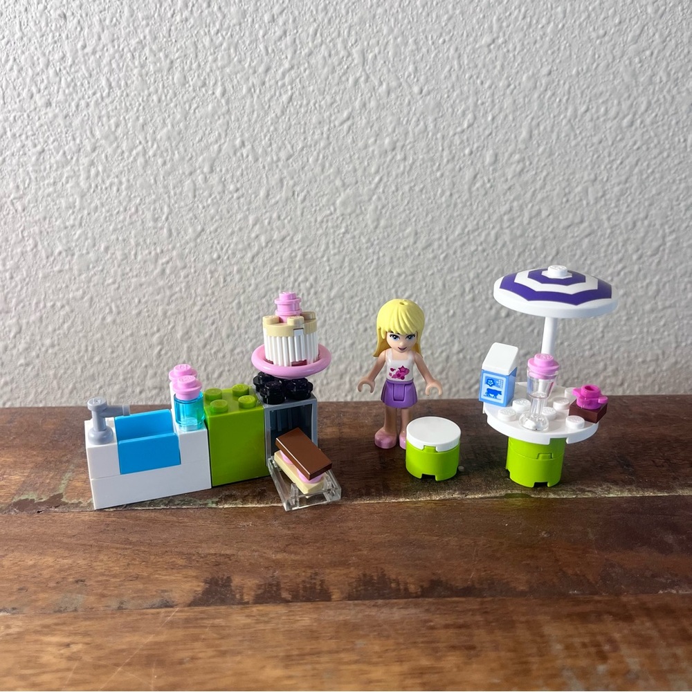 Lego Friends 3930 Stephanie’s Outdoor Bakery